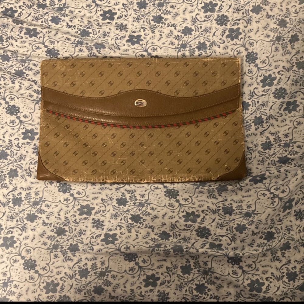 Vintage Gucci women’s beige/brown clutch bag! #32.02.500 REF